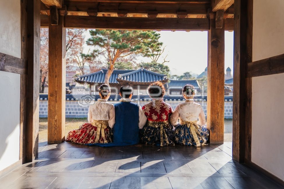 한복,한옥마을,뒷모습,가족,가족한복,한국전통,한국문화,korean traditional,korean culture,한복,한국전통의상,hanbok,korean traditional clothes,사람들,대중,군중,other people,crowd,가족,패밀리,family