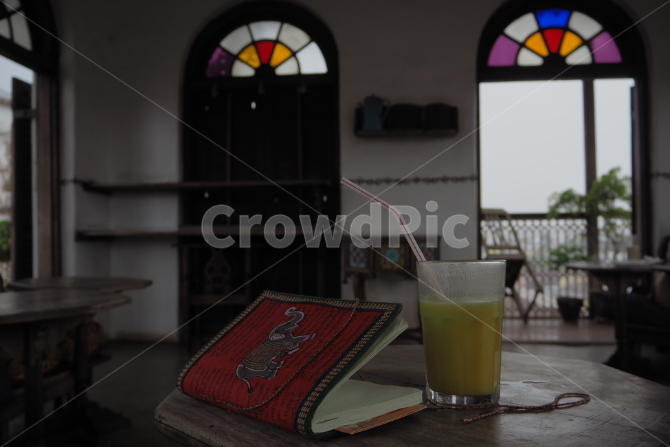 cafe,카페,오래된카페,oldcafe,스톤타운카페,stonetowncafe,오렌지주스,노트,note,흐린날,음료수,drink,beverage