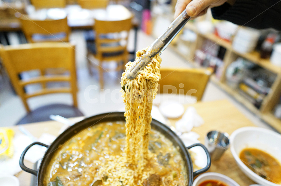 감자탕,감자탕전골,점심,저녁,라면사리,상차림,해장국,dish,요리,meal,식사,food,음식,음식,식재료,요리,food,cook,meal,dishes,food reserves,한식,한국음식,한국요리,korean food,korean dishes,korean meal,korean cook