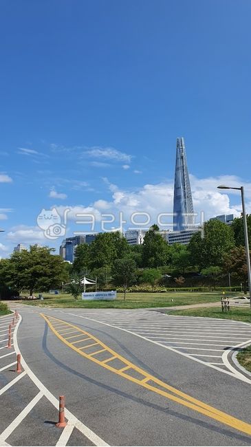 sky,Lotte Tower,World Tower,building,Han River