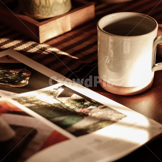 잡지,킨포크,여유,햇살,오후,커피,독서,컵,커피,카페,coffee,cafe,감성,sensible,feeling