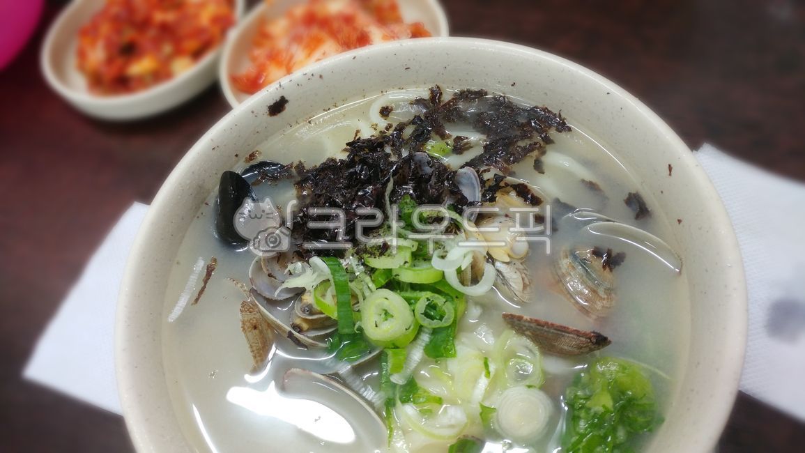 칼국수,손칼국수,바지락칼국수,겉절이김치,김치,신김치,홍합칼국수