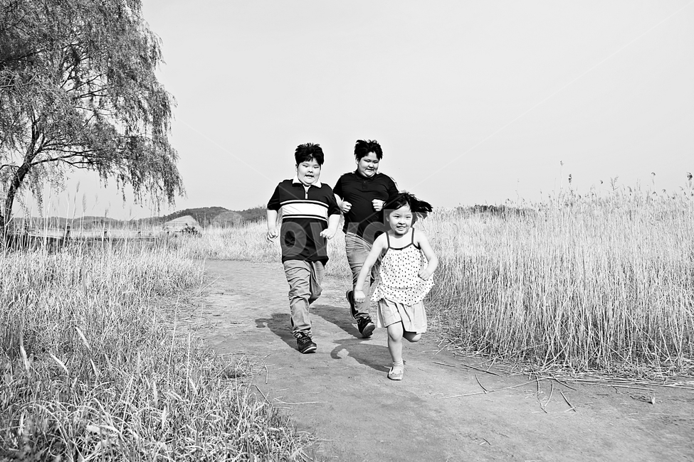 어린이,아이,여자아이,사람,자연,배경,사람,인물,인간,human,person,어린이,어린아이,child,children,kid,흑백,모노톤,monochrome,black and white