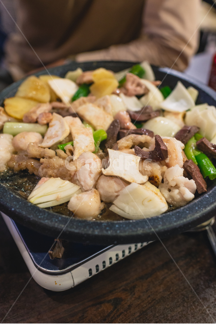 곱창,곱창볶음,모듬곱창,양파,버섯,소곱창,소고기,술안주,소주안주,야식,저녁식사,음식,식재료,요리,food,cook,meal,dishes,food reserves,육류,고기,meat