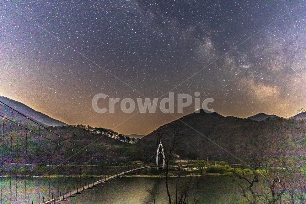 은하수,별,호수,출렁다리,밤,산,둘레길,옛길,milkyway,stars,lake,floatingbridge,night,mountains,circle,oldroad,trekking,sky,트레킹,하늘,야경,밤,풍경,nightscape,night,landscape