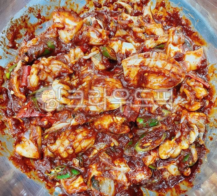 갑오징어불고기,돼지고기갑오징어양념,돼지고기,삼겹살,대패삼겹살,갑오징어,양념,오삼불고기,버무림,숙성,야채,채소,칼집오징어,갑오징어돼지고기양념,오징어돼지고기양념,칼집갑오징어,칼집,오징어,음식,요리,식재료,pork,meat,food,dish,cook