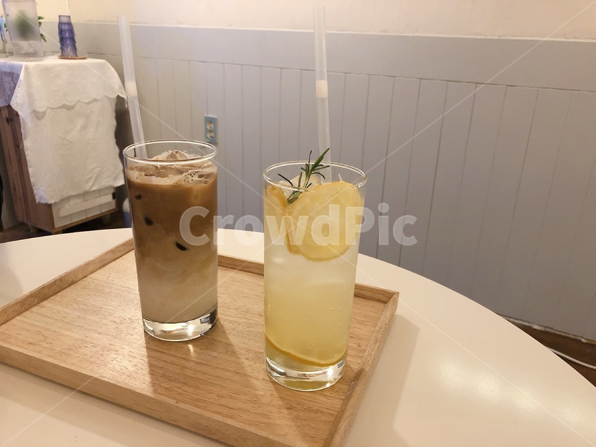 카페,커피숍,라떼,아이스라떼,레몬에이드,레모네이드,감성샷,감성사진