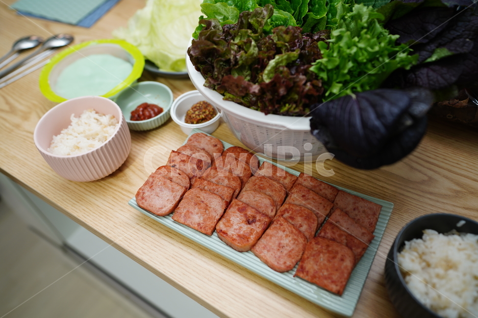 쌈,야채,채소,반찬,햄,소시지,구이,집밥,먹거리,요리,음식,밥,먹방,푸드,쌈장,술안주,접시,음식,식재료,요리,food,cook,meal,dishes,food reserves