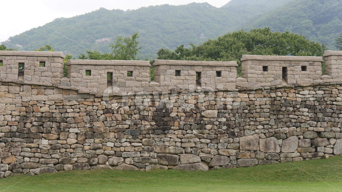 성,잔디,산,성벽,역사,건축물,건물외관,exterior,building,structure,architecture,construction