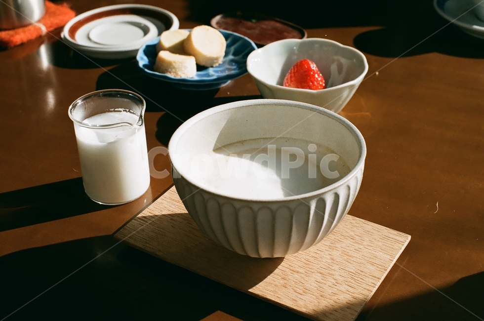 우유,밀크,bowl,사발,겨울,카페,음식,식재료,요리,food,cook,meal,dishes,food reserves,디저트,간식,후식,dessert,snack