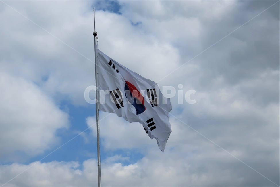 태극기,바람,국기봉,태극,건곤감리,깃봉,하늘,구름,깃발,애국,애국심