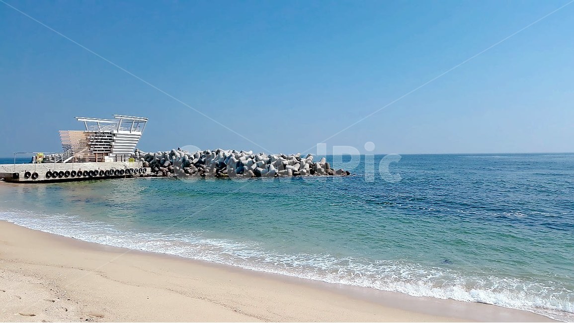 바닷가,경포대,강릉,해변,바다,여름,해수욕장,자연,풍경,nature,landscape,해변,바다,beach,sea,shoreline,해안선,water,물,ocean,대양,outdoors,옥외