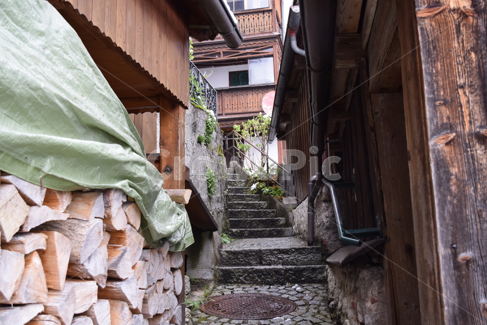 유럽골목길,골목길풍경,목제구조집,돌계단,alleys,골목길,alley,flagstone,판석,walkway,보도,path,통로,slate,슬레이트