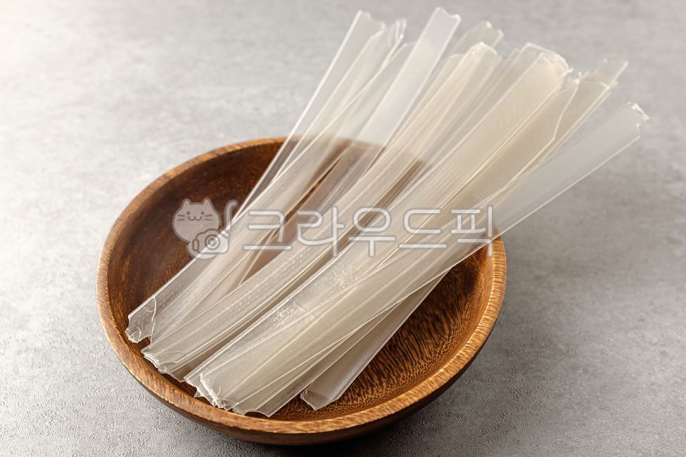 납작당면,당면,국수,전분,고구마전분,감자전분,타피오카전분,중국음식,중국문화,음식,식사,식품,식료품,재료,식재료,음식재료,클로즈업,얇은,긴,음식,식재료,요리,food,cook,meal,dishes,food reserves