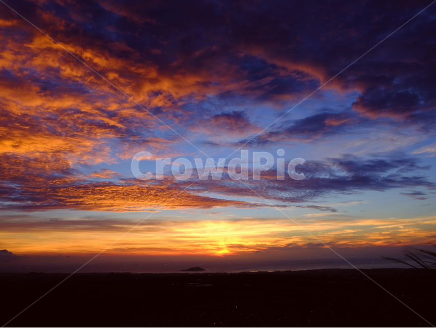 노을,sunset,cloud,그라데이션,석양,하늘,구름,태양,coloful,landscape,하늘풍경,자연,풍경,nature,landscape,outdoors,옥외,dusk,황혼,일몰,sky,dawn,새벽,red sky,붉은 하늘
