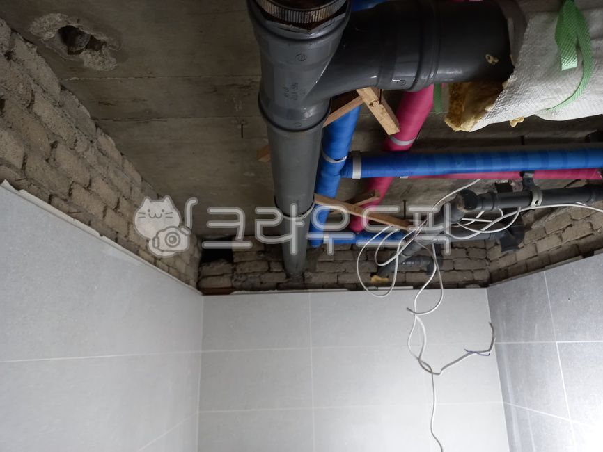 home repairs,Repair of defects,construction,pipe,Bath ceiling,interior