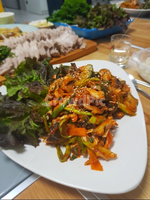 골뱅이무침,오징어무침,오이무침,집밥,반찬,채소,야채,음식,식재료,식사,한끼,밥,저녁밥,점심밥,요리,상추,food,cook,식탁,진수성찬,오이,오징어,매콤,잔치,행사,식당,메뉴,끼니,김치,당근,음식,식재료,요리,food,cook,meal,dishes,food reserves,한식,한국음식,한국요리,korean food,korean dishes,korean meal,korean cook