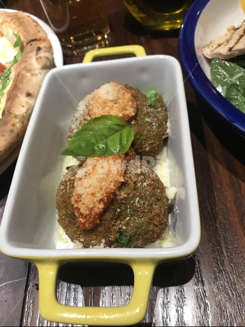 이탈리아,이탈리아레스토랑,아란치니,바질,고기요리