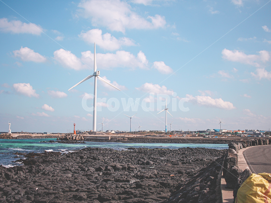 제주도,바다,해변,풍차,풍력발전기,해안도로,자연,파도,제주바다,제주,sky,sea,파랑,하늘,색감,제주도,jeju,jeju island,시골,마을,풍경,landscape,country,rural,town