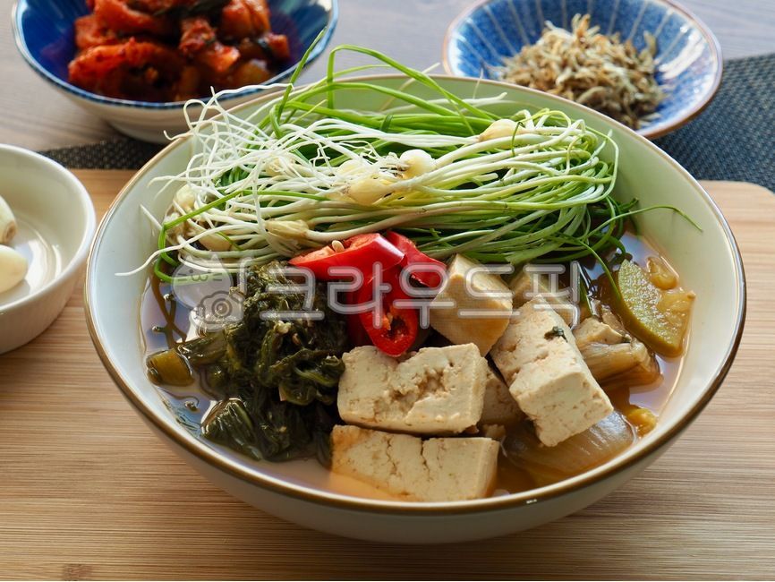 wellnessfood,asianfood,sidedish,koreanculture,Korean traditional food,vegetable,side dish,wellbeing,Korean food,Wellbeing food,Asian food,cooking,traditionalfood,koreanfood,soybeanpastestew,Soybean paste soup,Korean,Korean culture,koreantraditionalfood,So