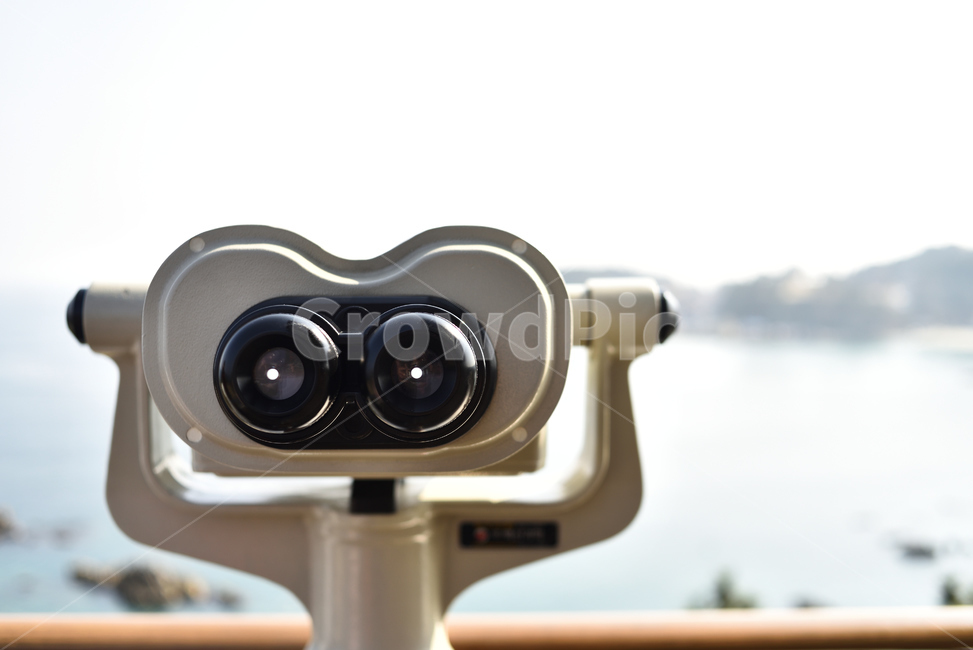 atmosphere,speculation,rest,alone,reading glasses,ocean,thought,recreation,feeling,telescope