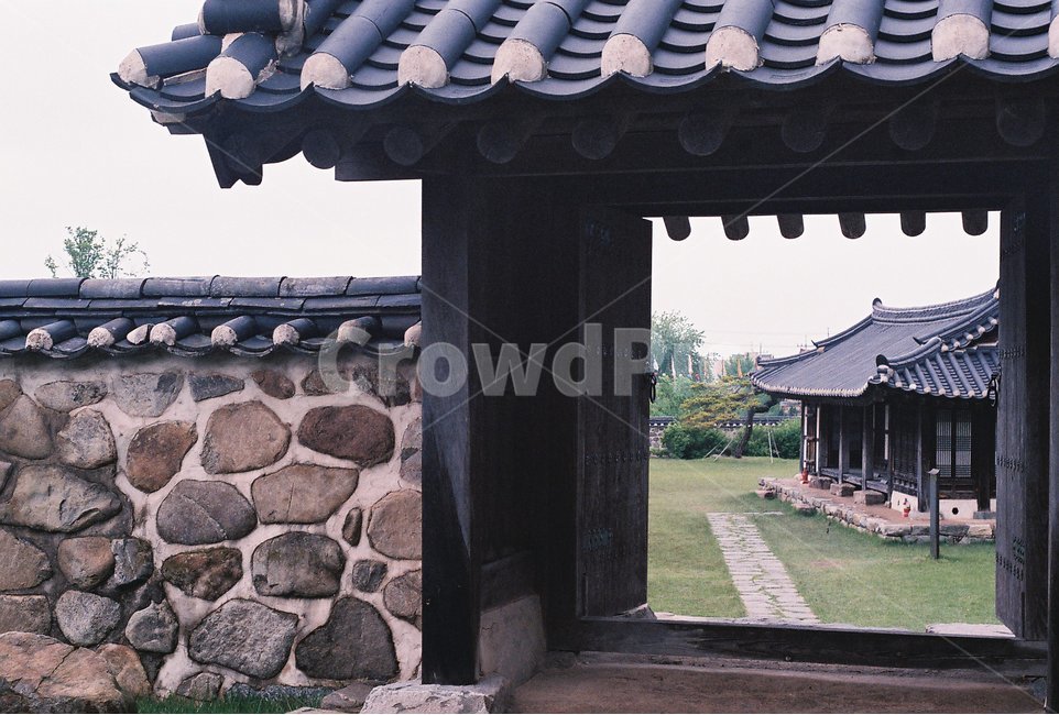 한옥,풍경,기와집,풀밭,감성,필름,한국전통,한국문화,korean traditional,korean culture,건축물,건물외관,exterior,building,structure,architecture,construction