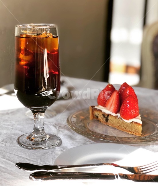 더치커피,카페컵,카페,디저트,고블렛,딸기타르트,타르트