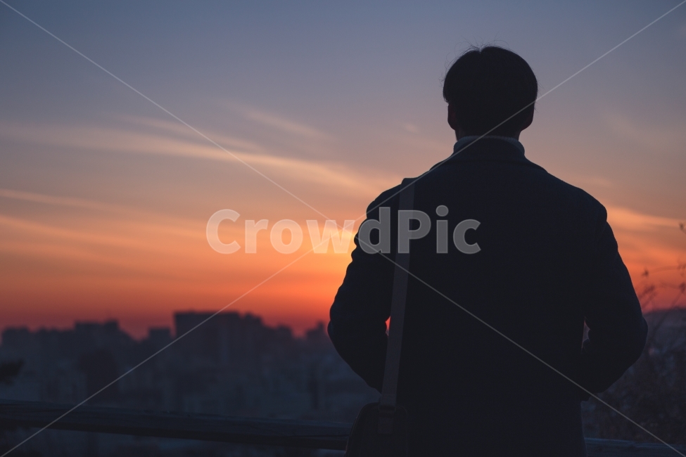 일몰,실루엣,남자,노을,해질녁,저녁,매직아워,골든아워,사람,인물,인간,human,person,남성,남자,man,male,인물실루엣,사람실루엣,character silhouette,human silhouette,감성,sensible,feeling,고독함,외로움,쓸쓸함,우울함,슬픔,lonely,solitary,silhouette,nature,자연,outdoors,옥외