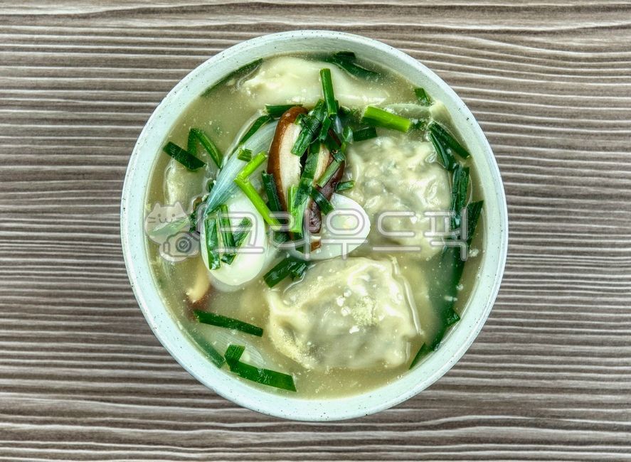 한식,한국전통음식,한국음식,떡국,떡만두국,만두국,식품,만두,한국문화,설날,음식,식사,설날음식,명절,명절음식,koreanfood,ricecakesoup,foodculture,soup