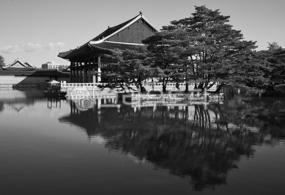 경복궁,고궁,궁,궁궐,한옥,단청,자연,건축,건축학,건물,전통,물,연못,하늘,구름,배경화면,바탕화면,wallpaper,한국전통,한국문화,korean traditional,korean culture,건축물,건물외관,exterior,building,structure,architecture,construction