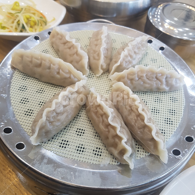 dumpling,pelmeni,Bean sprouts,meat dumplings,rice,rissole,Steamed dumplings,steameddumplings