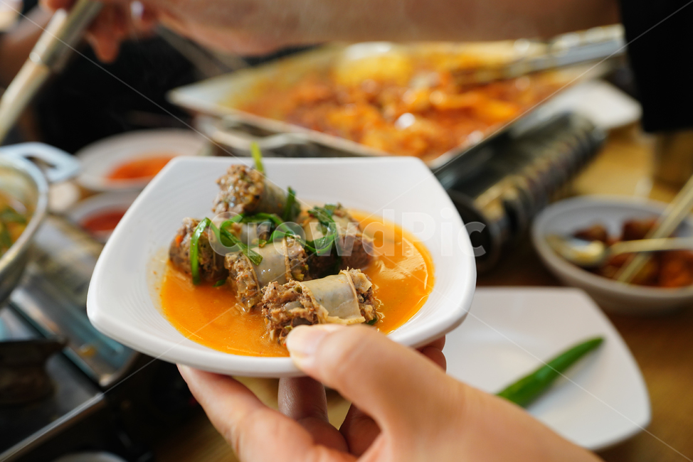 전골,국물,국물요리,요리,순대,순대국,한식,냄비,술안주,식사,먹방,육류,고기,부추,음식,식재료,요리,food,cook,meal,dishes,food reserves,한식,한국음식,한국요리,korean food,korean dishes,korean meal,korean cook