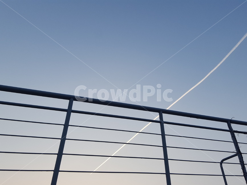 하늘,활주로,비행기,파린색,달,감성,sky,airplanerunaway,mood,landscape,feeling,sensible,blue,moon