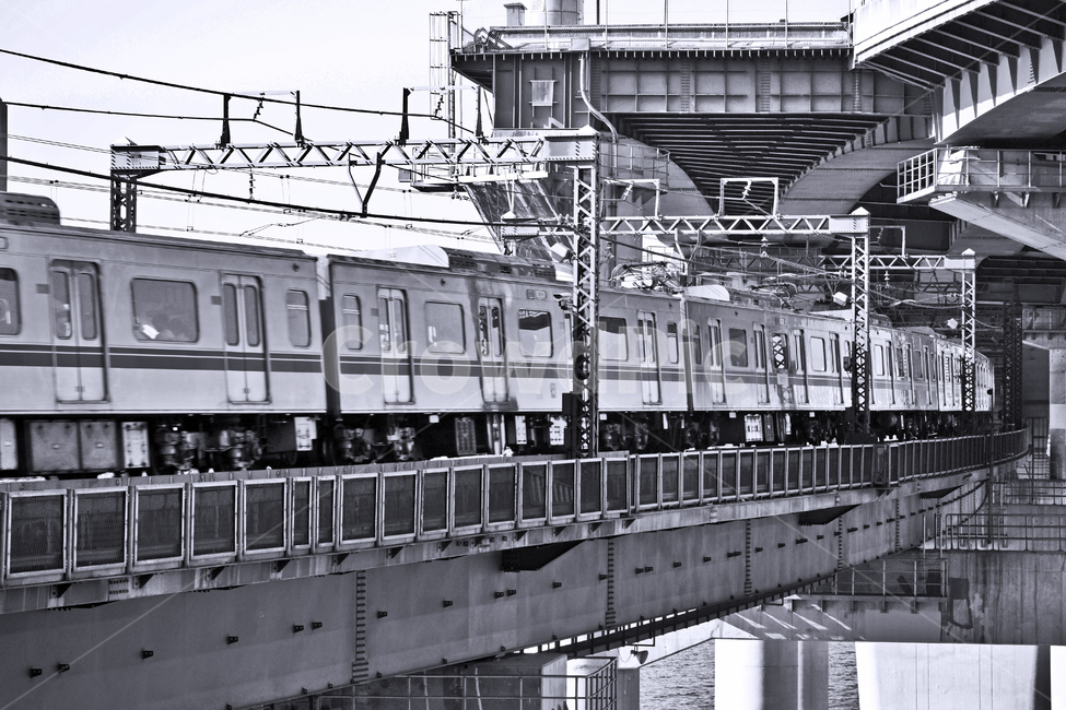 doubledecker bridge,Line 7,Han River Bridge,train track,Han River,pier,subway,Cheongdam Bridge,bridge,track,Grayscale