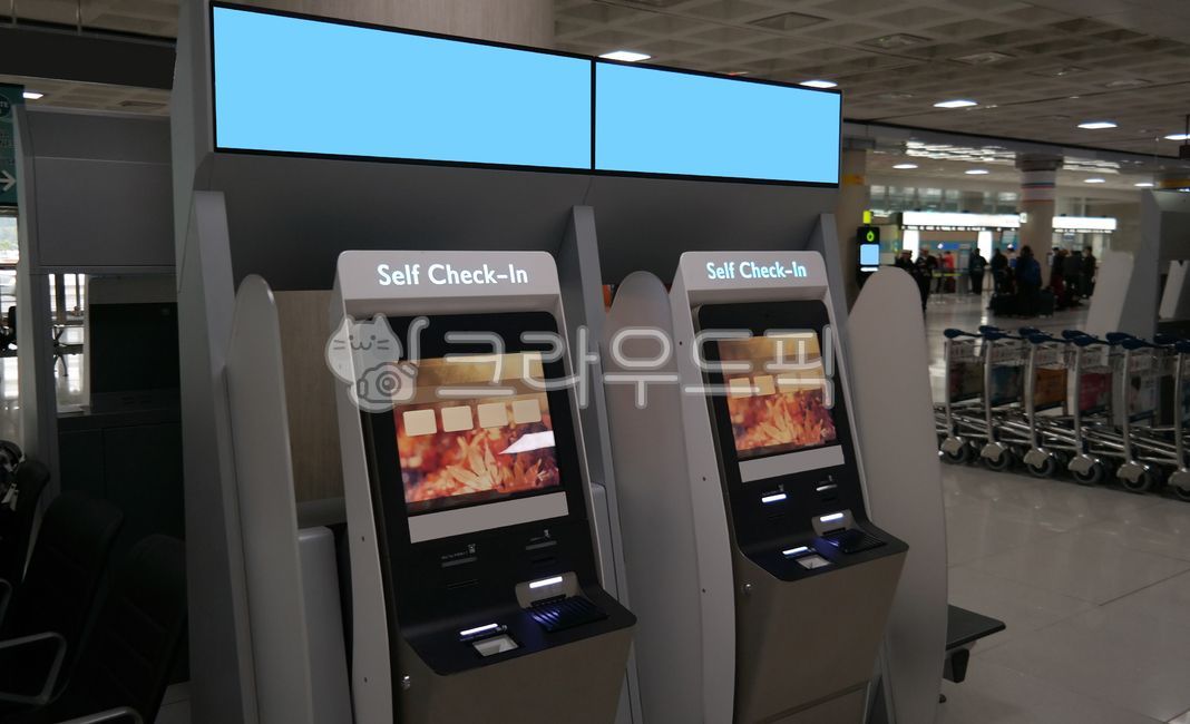 발권기,공항,발권,무인,설비,설치,기계,2대,자판기,자동화,자동,person,사람,human,인간,표,수속