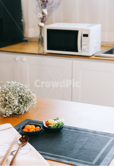 mat,Cooking,tablecloth,table setting,fruit,Microwave,Cook,food,flower,side dish,mini bar,wooden top,bar,homebar,kitchen table,cooking,kitchen,island table,decoration,table,home bar