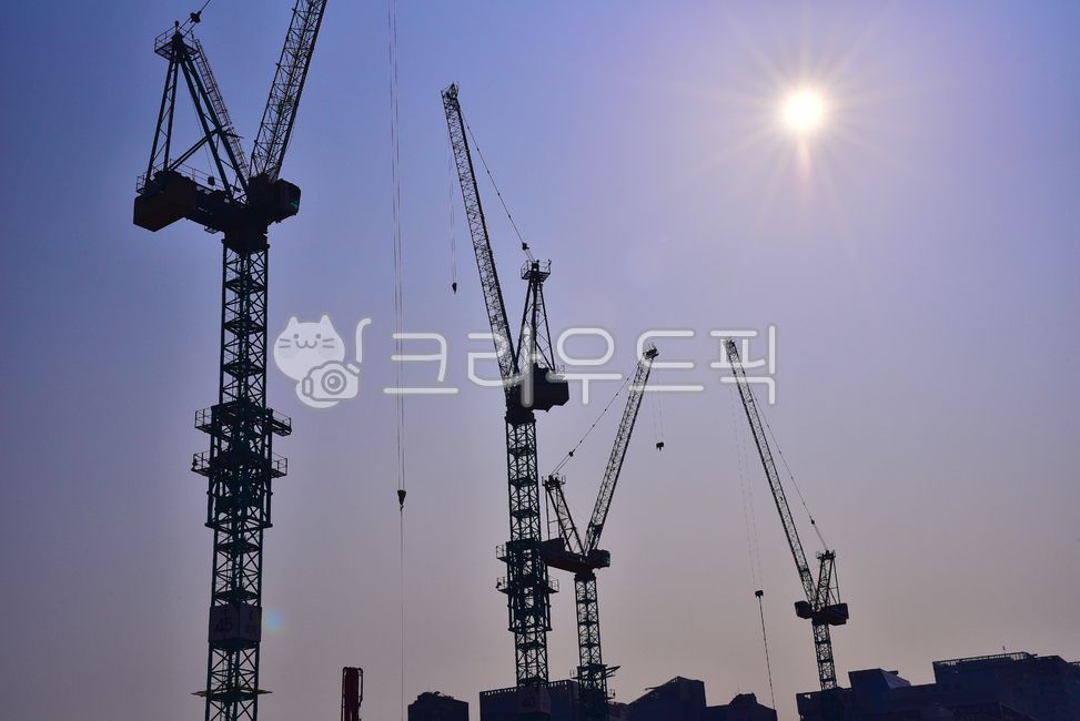 housing complex,iron frame,shadow,city,screen,industry,sun,construction crane,constructioncrane,Development,fat,construction,tower crane,big city,redevelopment,crane,construction site,construction industry,Apartment construction site,work place,outdoor,su