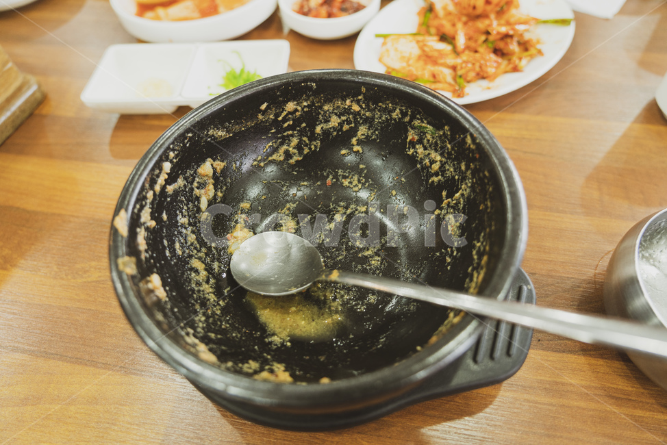 뚝배기,빈그릇,국밥,설거지,그릇,대접,빈대접,음식,식재료,요리,food,cook,meal,dishes,food reserves,한식,한국음식,한국요리,korean food,korean dishes,korean meal,korean cook