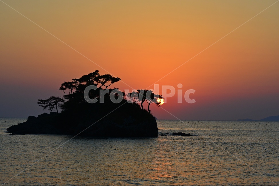 부안,솔섬,솔섬일몰,부안솔섬,노을,해넘이,outdoors,옥외,nature,자연,shoreline,해안선,water,물,sea,바다,ocean,대양,redsky,붉은하늘,sunset,일몰,dusk,황혼,sky,하늘,자연,풍경,nature,landscape,한국자연풍경,한국자연경관,korea nature landscape