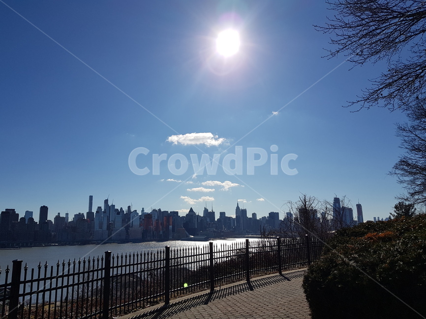 태양,하늘,맨하탄,도시,화창함,따뜻함,landscape,sky,riverview,도시,풍경,city,landscape,해외,외국,세계,foreign,oversea,world,세계도시풍경,해외도시풍경,외국도시풍경,world cityscape,light,빛,flare,플레어,railing,난간
