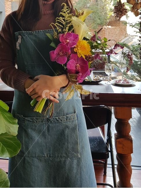 naturalbouquet,frenchstyle,plant,식물,blossom,flower,flowerarrangement,naturalflower,frenchflower,florist,wedding,ceremony,handtiedflower,handtiedbouquet,frenchbouquet,weddingbouquet,bridalbouquet