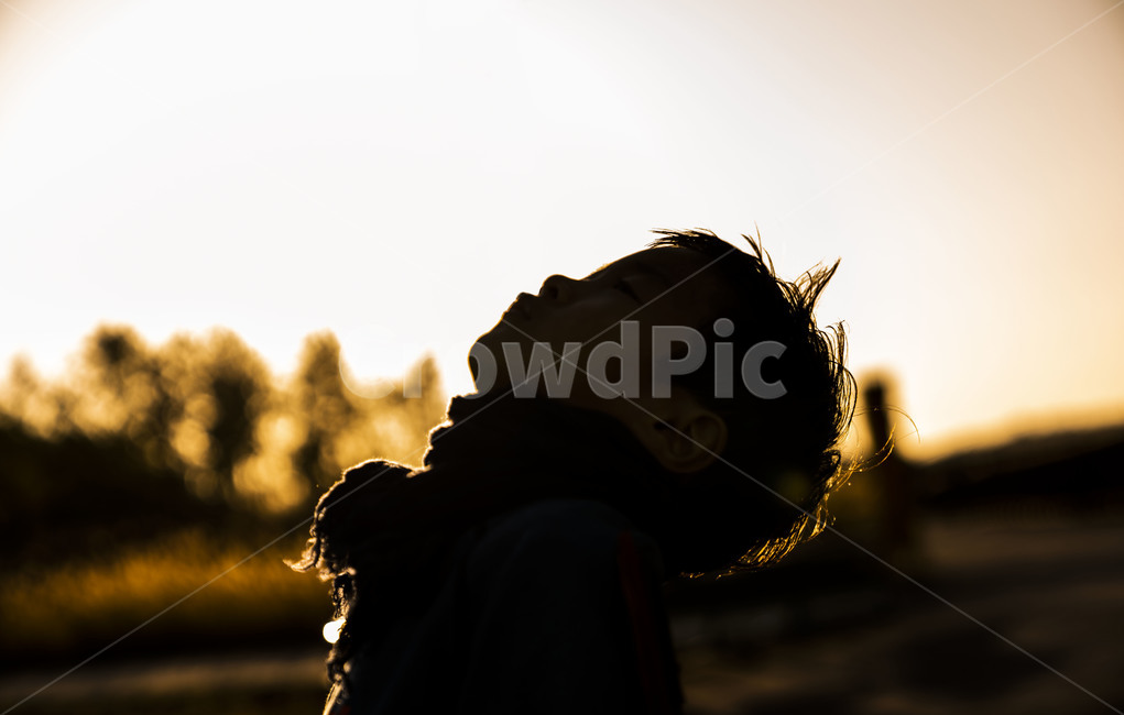 역광,조카,어린이,노을,해질녘,빛,사람,인물,인간,human,person,어린이,어린아이,child,children,kid,인물실루엣,사람실루엣,character silhouette,human silhouette