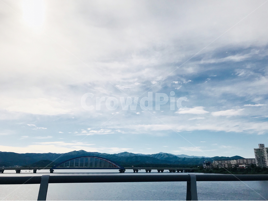 다리,소양2교,하늘,지나가는길,구름,ㄴ,도시,풍경,city,landscape,railing,난간,building,건물