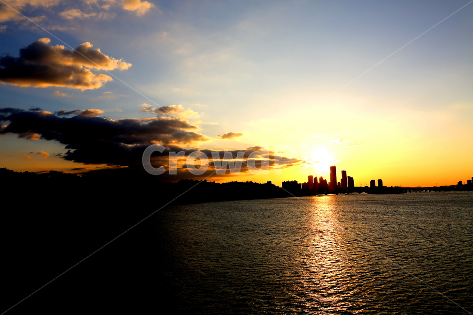 강,풍경,석양,노을,자연,도시,풍경,city,landscape,한국도시풍경,한국도시경관,korea cityscape,실루엣,그림자,silhouette,shadow,nature,outdoors,옥외,dawn,새벽,red sky,붉은 하늘,dusk,황혼,sunset,일몰,sky,하늘,sunlight,햇빛