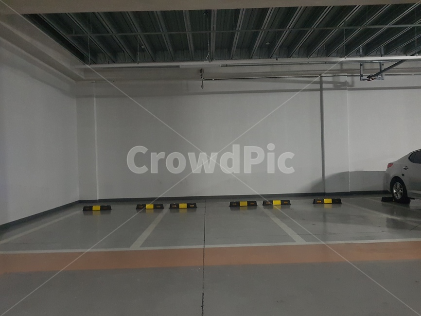 주차장,주차선,지하주차장,차,parkinglot