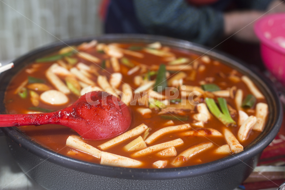 떡볶이,분식,길거리음식,떡볶이떡,고추장,달걀,국자,대파,음식,식재료,요리,food,cook,meal,dishes,food reserves,한식,한국음식,한국요리,korean food,korean dishes,korean meal,korean cook,디저트,간식,후식,dessert,snack