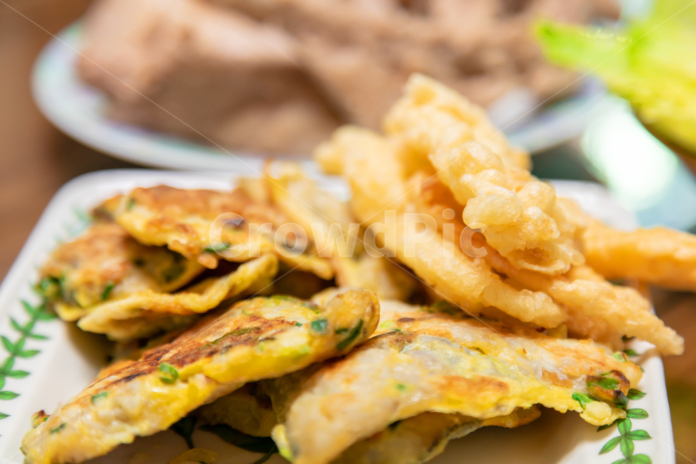 부침개,전,동태전,접시,밀가루,오징어튀김,계란,음식,식재료,요리,food,cook,meal,dishes,food reserves,한식,한국음식,한국요리,korean food,korean dishes,korean meal,korean cook