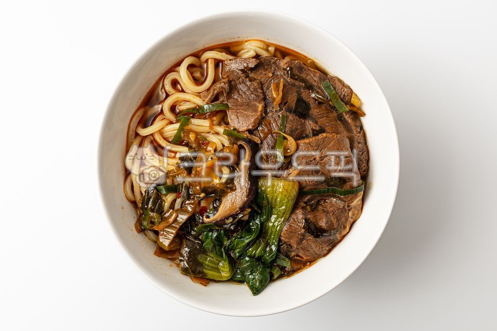 close up,soup,ingredient,noodle,beef,spicy,vegetable,Beef Noodles,Taiwanese food,food,meal,Taiwanese culture,meat,grocery,Food Ingredients,ingredients,Beef noodle,bok choy