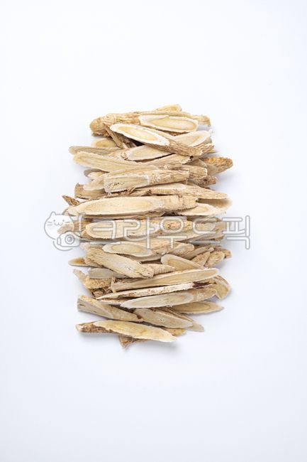 황기,황기뿌리,한약재,약재,한약,식재료,음식,식품