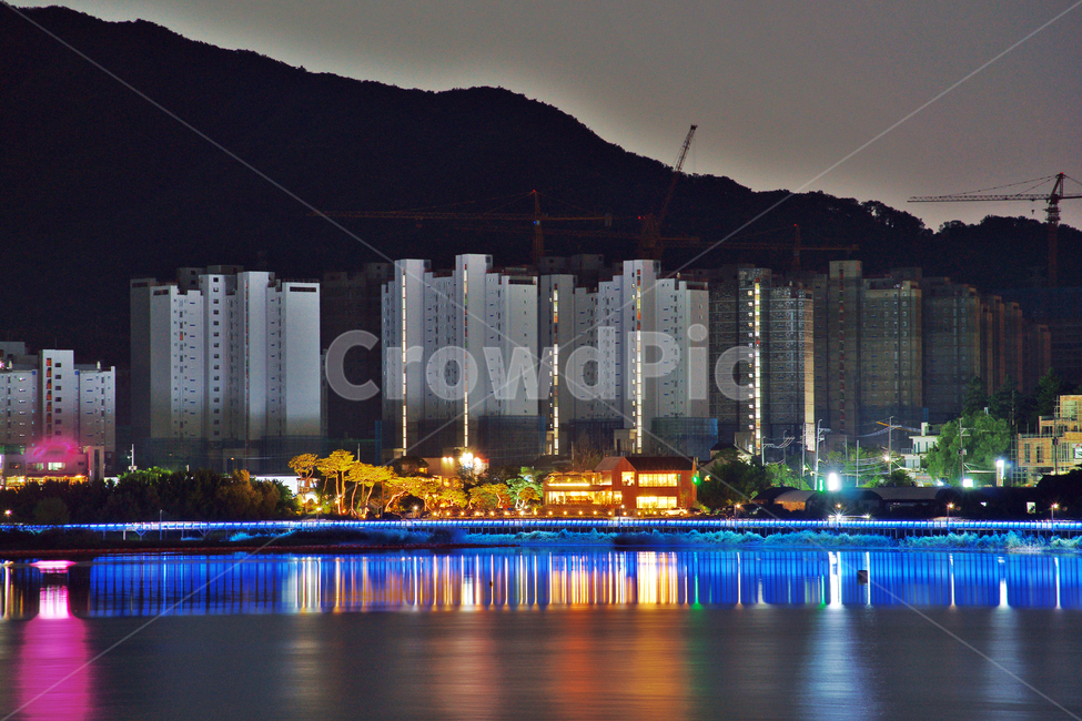 night view,trail,Apartment village,reflection,light,Uiwang city,Baekun Lake,lake